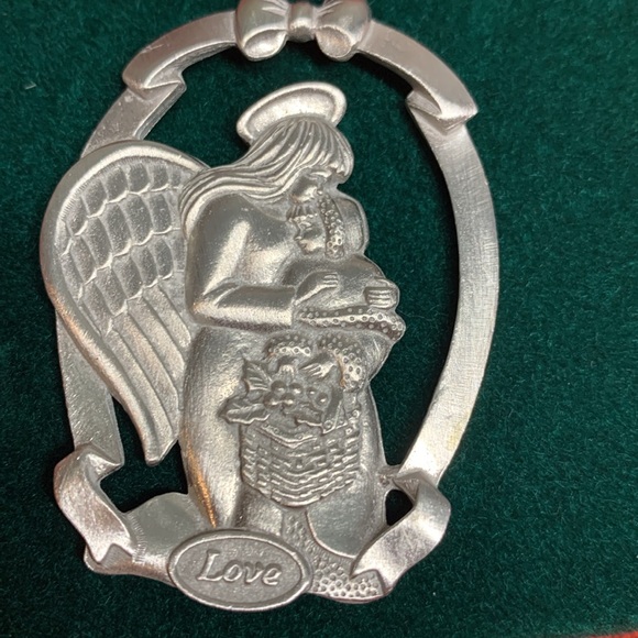 Longaberger Christmas ornament pewter Angel of Love 1998 CH1611 - Picture 2 of 3